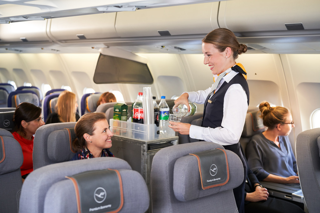 Lufthansa сокращает питание на дальнемагистральных рейсах