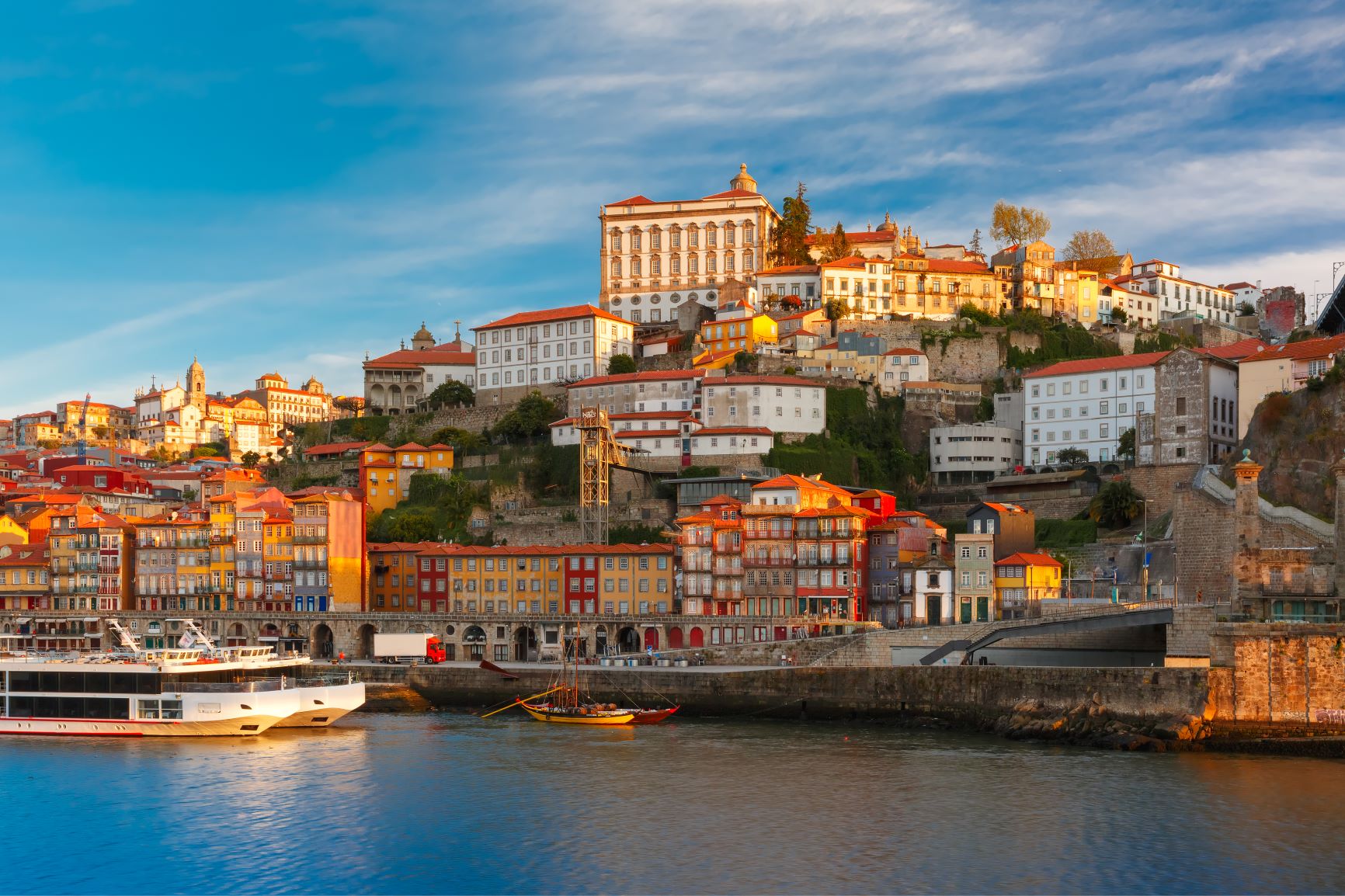 Португалия: запрет въезда на материковую часть до 15 апреля запрещен въезд на материк.